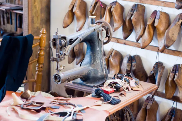 Oficina de sapato velho — Fotografia de Stock