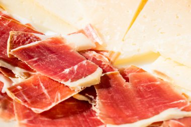 cut jambon (panish jamon Iberico) ve peynir dilimleri
