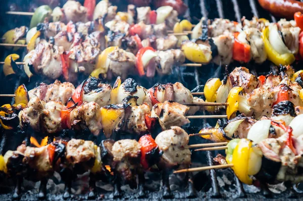 Spiesjes op een barbecue — Stockfoto