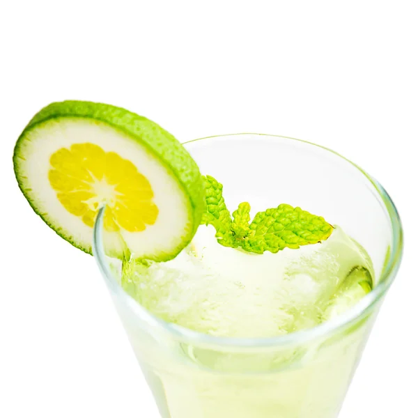 Cocktail su sfondo bianco — Foto Stock