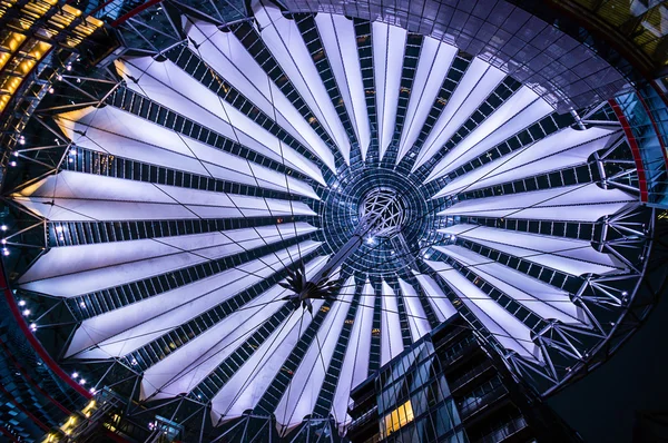 Dak aan sony center, potsdamer platz, Berlijn, Duitsland — Stockfoto