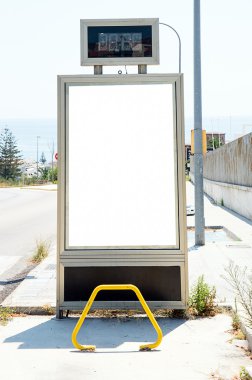 Otobüs terminalinde billboard