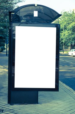 Otobüs terminalinde billboard