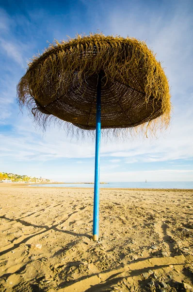 Sombrilla de playa de paja —  Fotos de Stock