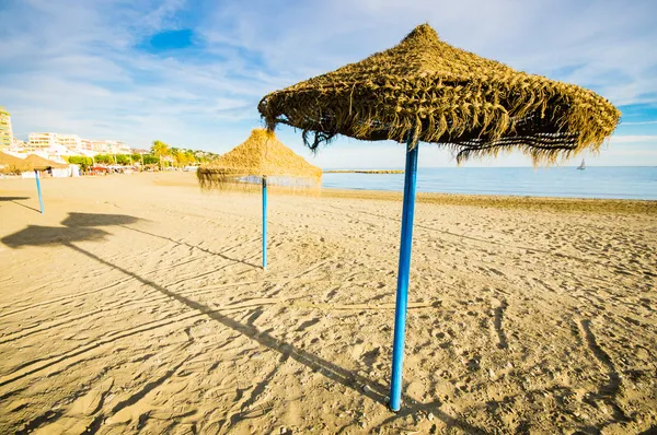 Parapluies de plage en paille — Photo