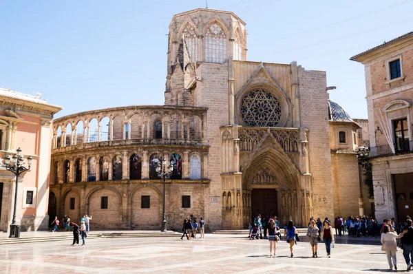 バレンシア、スペイン - 3 月 30 日: 2013 年 3 月 30 日、スペインのバレンシアでのバージン desamparados のバシリカと処女の広場。1652 および 1666 年間に建てられました。. — ストック写真