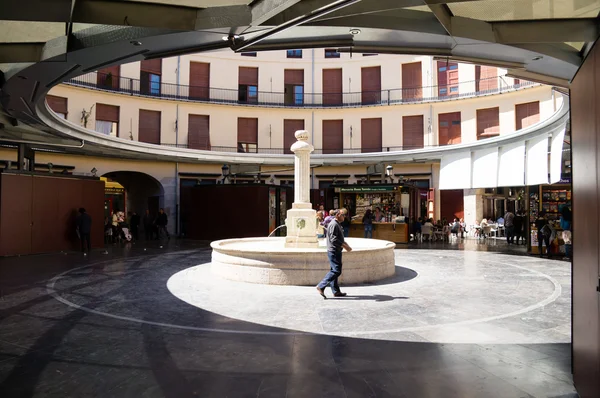 VALENCIA, SPAIN - MARCH 30: Plaza Redonda (Round square) in Valencia downtown on March 30, 2013 in Valencia, Spain. — Stock Photo, Image