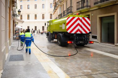Malaga, İspanya - Şubat 08: cister sokak o işçiler temizlik