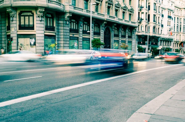 MADRID - SETEMBRO 08: vista da rua Gran Via em 08 de setembro de 2013 em Madrid, Espanha. É avenidas mais importantes na cidade . — Fotografia de Stock