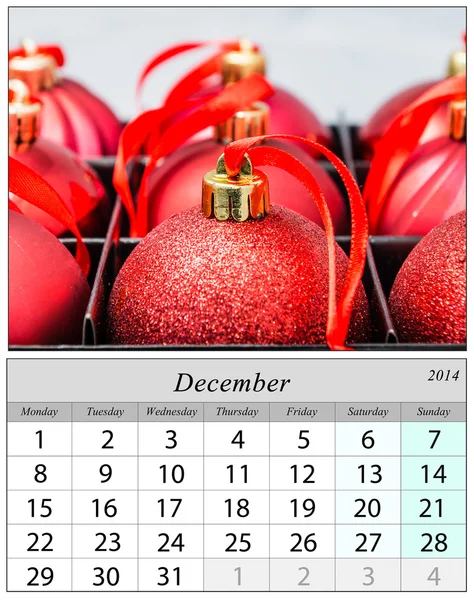 2014 年 12 月的日历。圣诞佳节饰品. — 图库照片