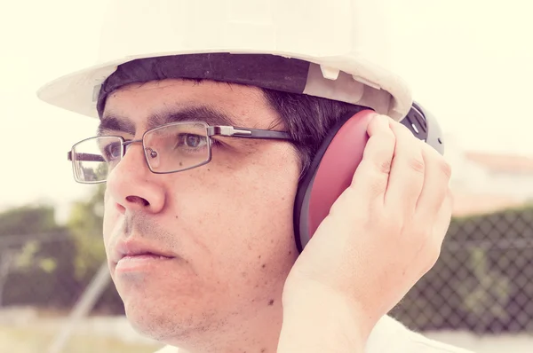 Öronmuff för att skydda arbetarnas öron — Stockfoto