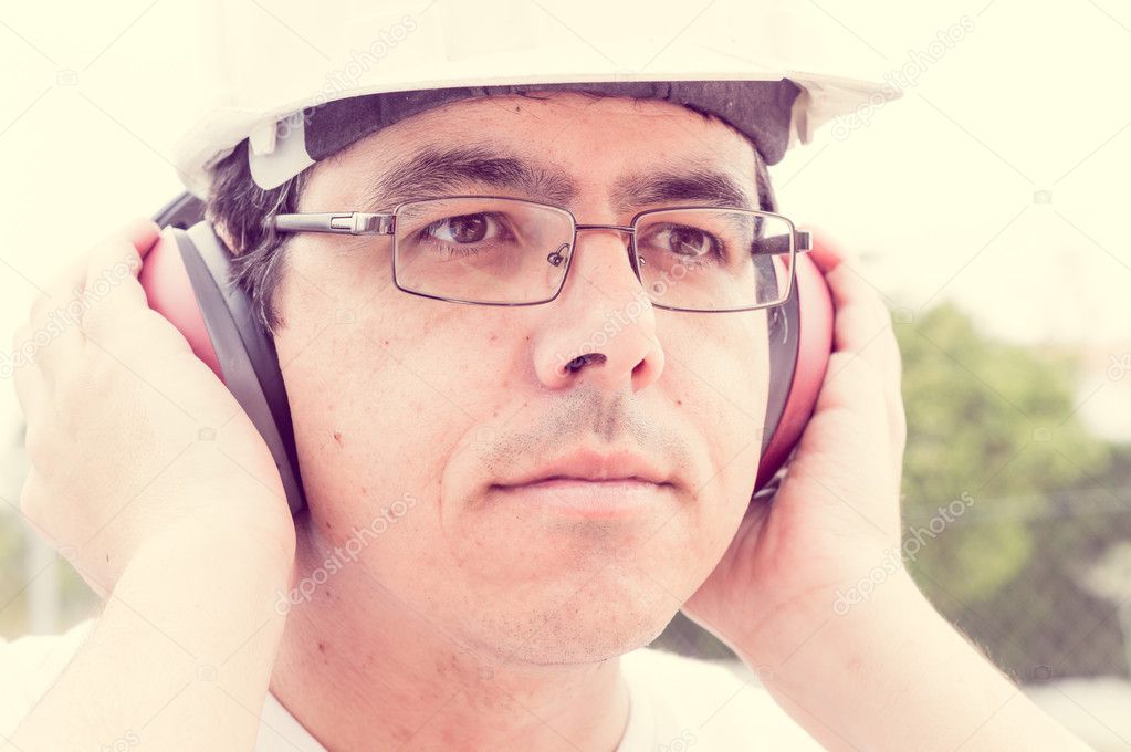 ear muff to protect workers' ears 