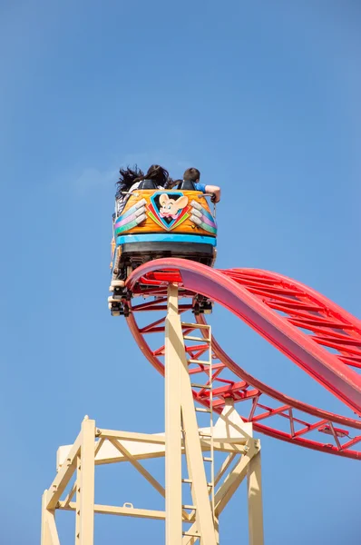 Ludy jazda na rollercoaster — Zdjęcie stockowe