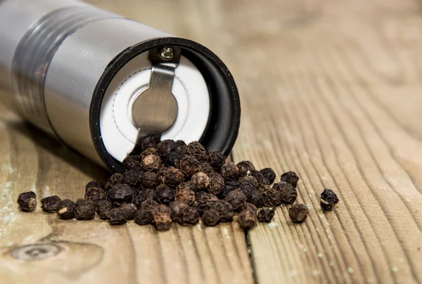 Peppershaker with Peppercorns — Stock Photo, Image