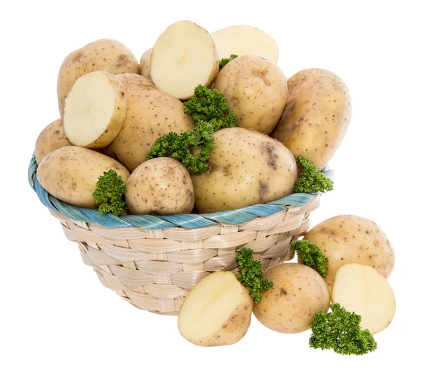 Korg fylld med potatis och persilja — Stockfoto