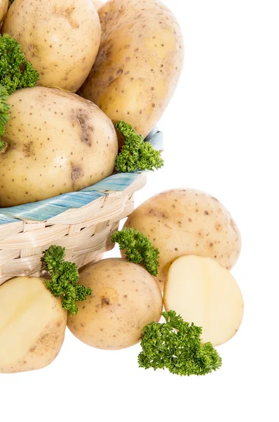 Pommes de terre et persil dans un panier — Photo