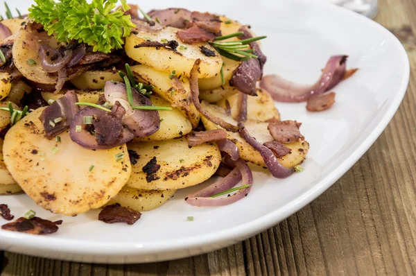 Plate with a heap of fried Potatoes — Stock Photo, Image