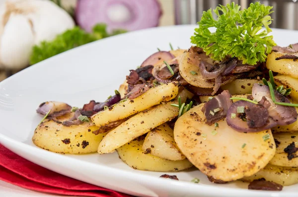 Portion of fried Potatoes with raw ingredients — Stock Photo, Image