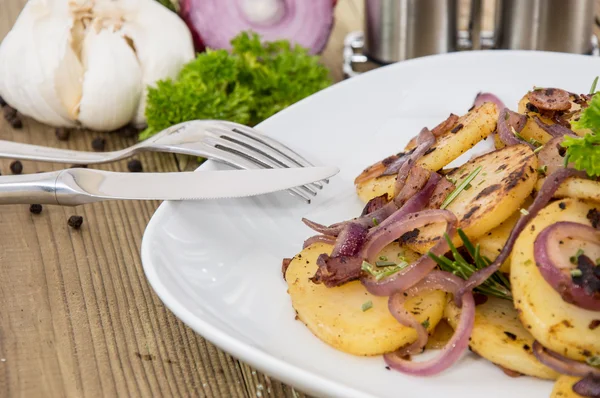 Fried Potatoes with blurred ingredients — Stock Photo, Image