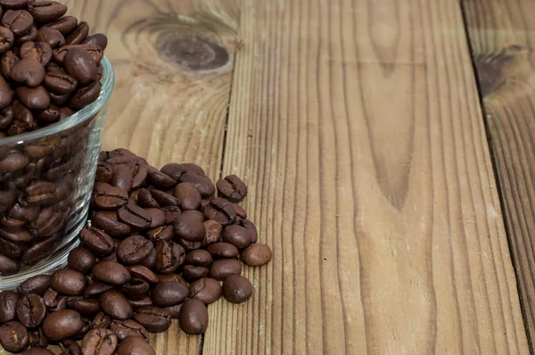 Vidrio lleno de granos de café — Foto de Stock