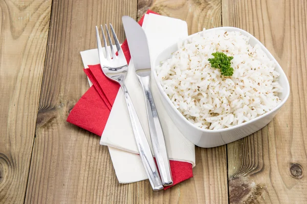 Arroz cozido fresco em uma tigela — Fotografia de Stock