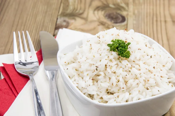 Frisch gekochter Reis in einer Schüssel — Stockfoto