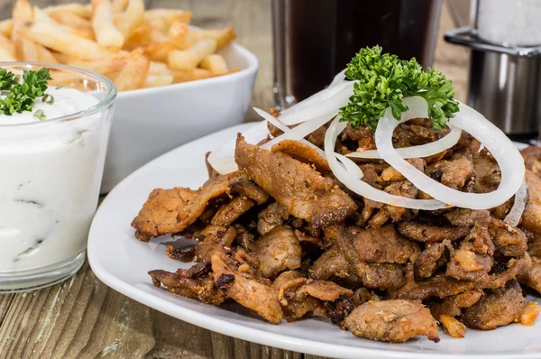 Montón de carne de Kebab en un plato —  Fotos de Stock