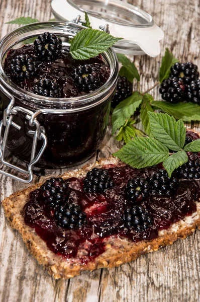 Färska gjort blackberry jam — Stockfoto