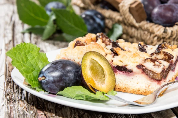 Un pedazo de tarta de ciruelo — Foto de Stock