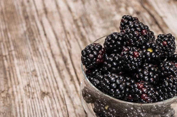 Fresh heap of Blackberries in a bowl — Stock Photo, Image