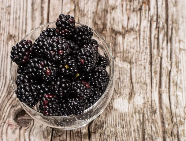 Fresh heap of Blackberries in a bowl — Stock Photo, Image