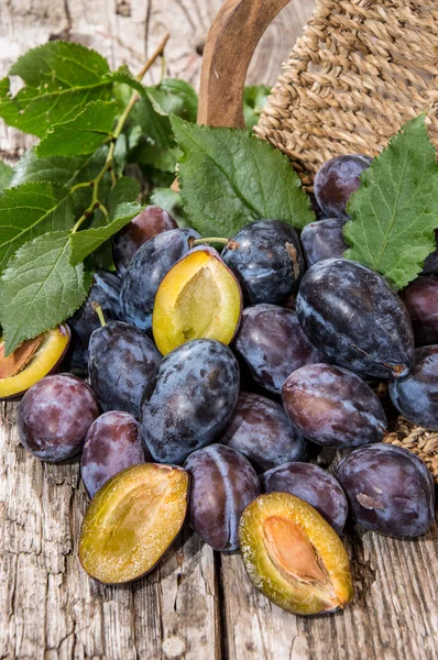 Basket with a heap of Plums — Stock Photo, Image