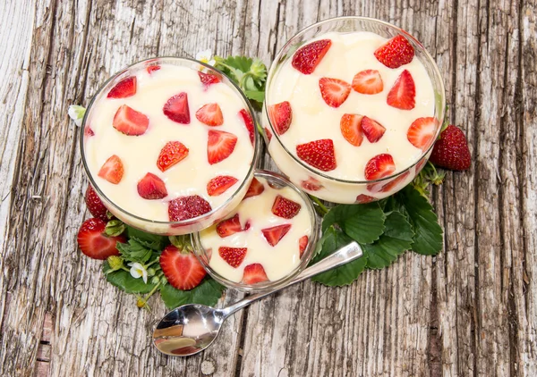 Different sizes of Vanilla Pudding — Stock Photo, Image