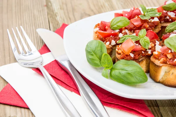 Plaat met bruschetta — Stockfoto