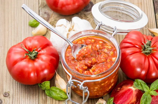 Salsa de tomate en un vaso —  Fotos de Stock