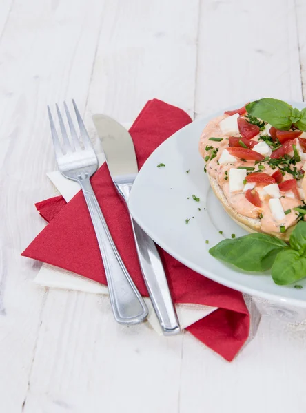 Rulla med färsk mozzarella crème — Stockfoto