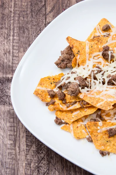 Plaat met hete nachos — Stockfoto