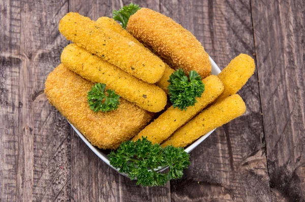 Schüssel gefüllt mit Mozzarella-Sticks — Stockfoto