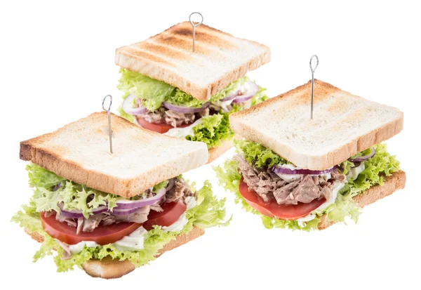 Grupp av tonfisk smörgåsar på vit — Stockfoto