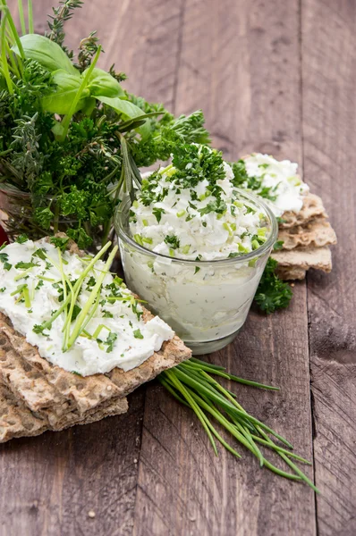 Queso crema sobre pan crujiente — Foto de Stock