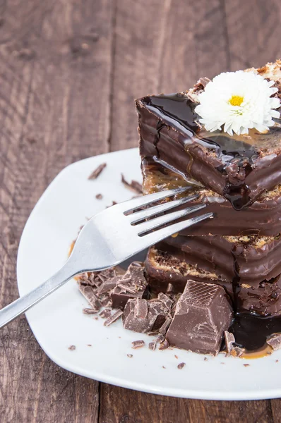Шоколадний торт з соусами — стокове фото
