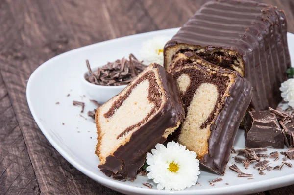 Pastel de chocolate en un plato — Foto de Stock