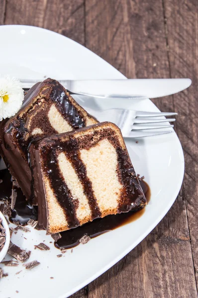 Chocoladetaart op een bord — Stockfoto