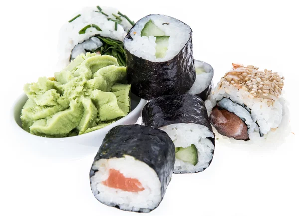 Rolos de sushi isolados em fundo branco — Fotografia de Stock