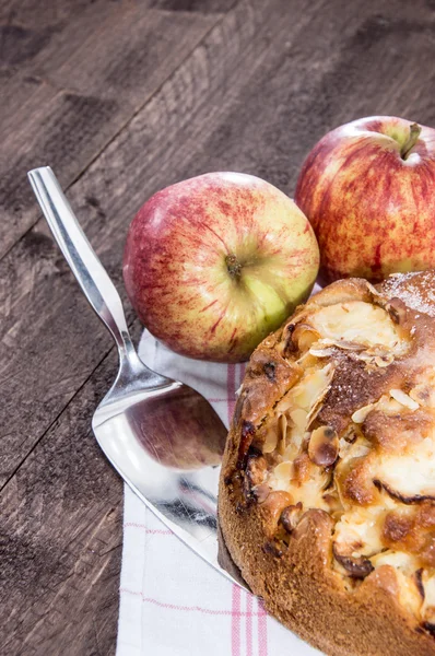 Свіжий яблучний пиріг — стокове фото
