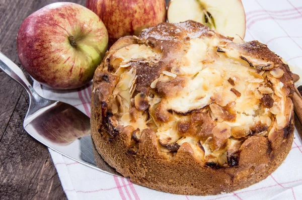 Свіжий домашній яблучний пиріг — стокове фото