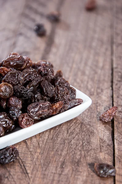 Small plate with Raisins — Stock Photo, Image