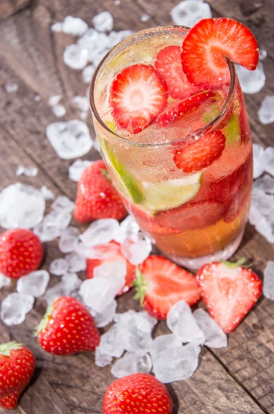 Strawberry Caipirinha with Crushed Ice — Stock Photo, Image