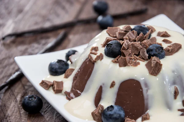 Pudding with Sauce and Blueberries — Stock Photo, Image