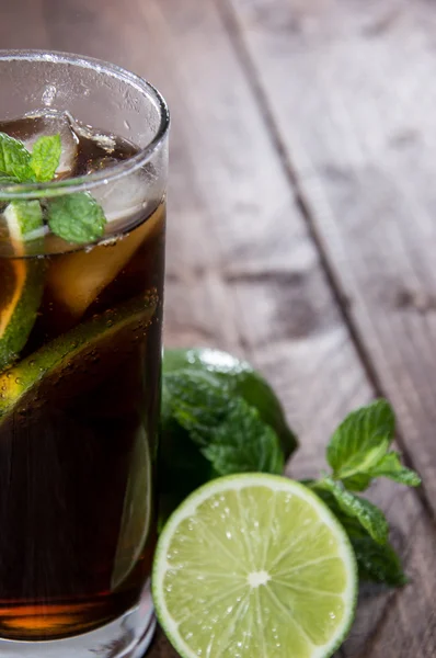 Cola en rum — Stockfoto